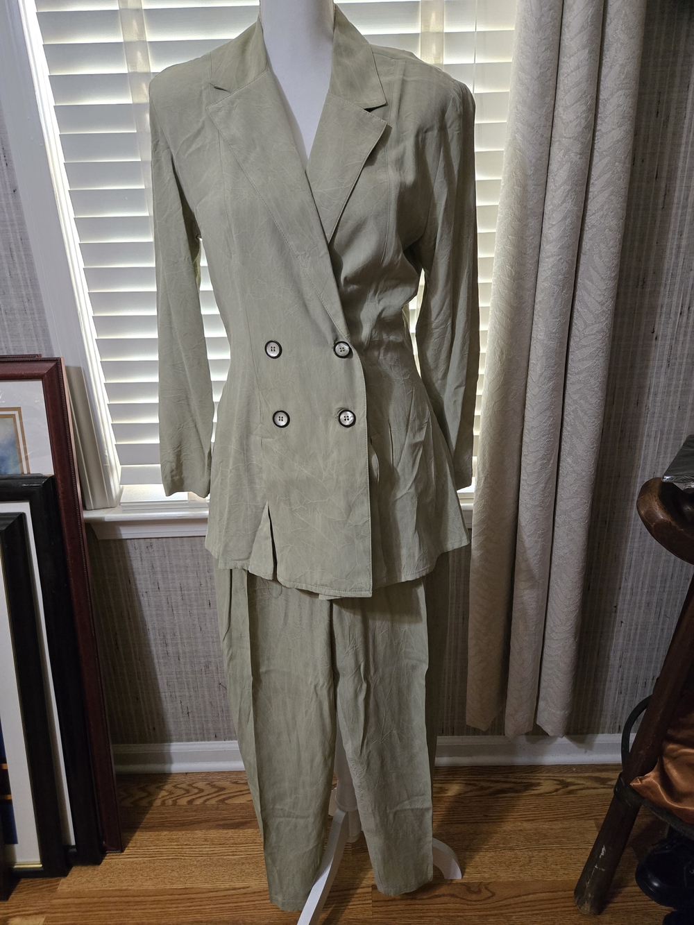 Vintage L. Bates Double-Breasted 2pc Pantsuit in Light Sage